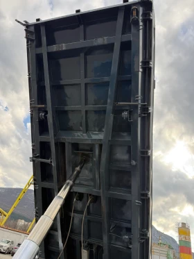 Volvo Fh 4-ос самосвал 8x4, снимка 13