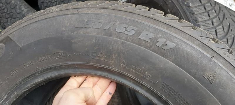 Гуми Зимни 235/65R17, снимка 6 - Гуми и джанти - 32211156