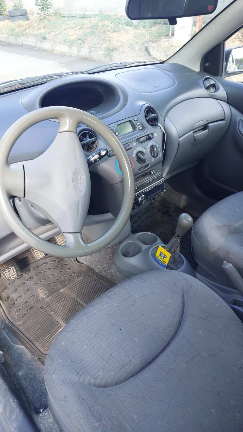 Toyota Yaris 1.0I, снимка 4 - Автомобили и джипове - 48261898