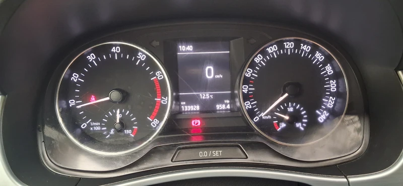 Skoda Fabia 1.0 MPI, снимка 6 - Автомобили и джипове - 52455588