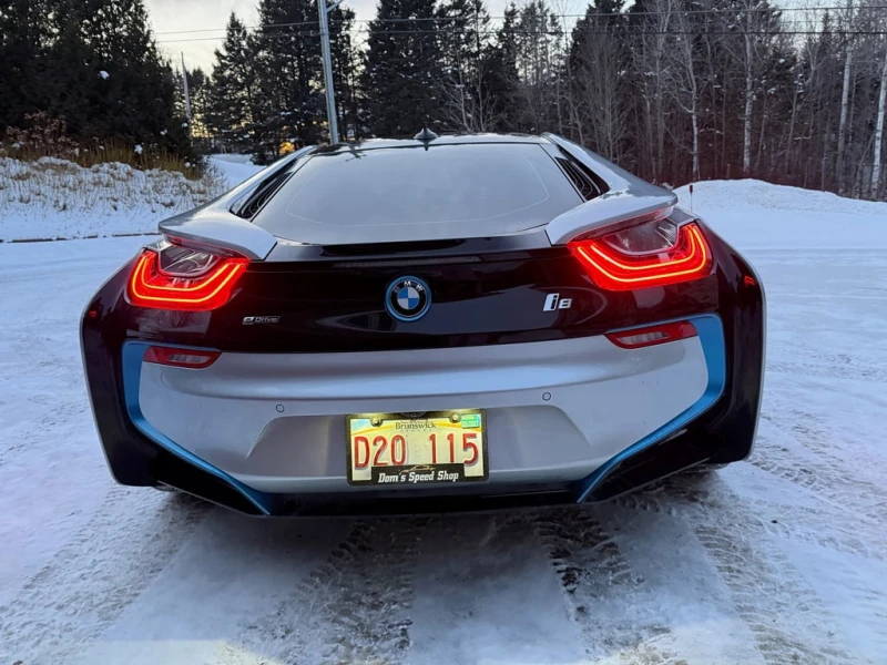 BMW i8 * 2dr Cpe * CARFAX * БЕЗ ПЪРВОНАЧАЛНА ВНОСКА, снимка 8 - Автомобили и джипове - 53463782