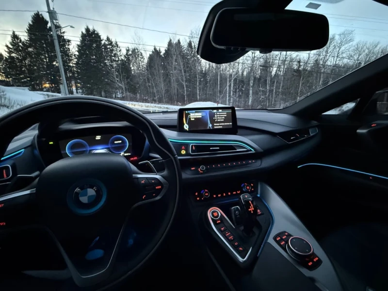 BMW i8 * 2dr Cpe * CARFAX * БЕЗ ПЪРВОНАЧАЛНА ВНОСКА, снимка 14 - Автомобили и джипове - 53463782