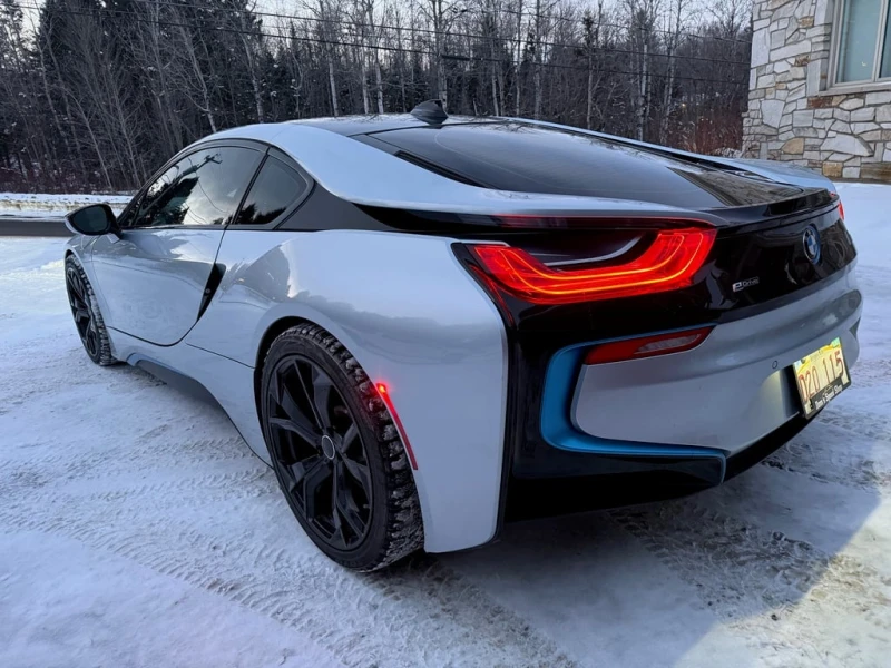 BMW i8 * 2dr Cpe * CARFAX * БЕЗ ПЪРВОНАЧАЛНА ВНОСКА, снимка 9 - Автомобили и джипове - 53463782