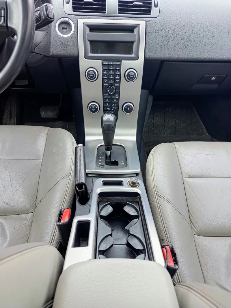 Volvo C30 D5 R-Design Автоматик, снимка 14 - Автомобили и джипове - 53563326