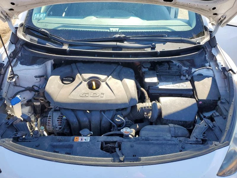 Hyundai Elantra 2.0L 4 Front Wheel Drive, снимка 11 - Автомобили и джипове - 53686626