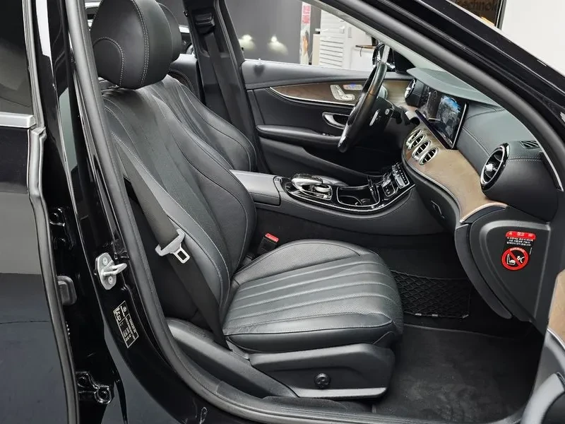 Mercedes-Benz E 300  4Matic Exclusive   , снимка 12 - Автомобили и джипове - 55136806