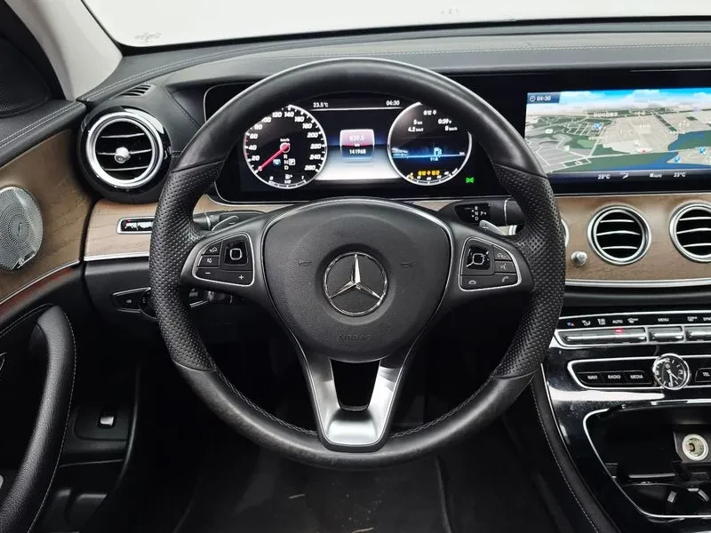 Mercedes-Benz E 300  4Matic Exclusive   , снимка 13 - Автомобили и джипове - 55136806
