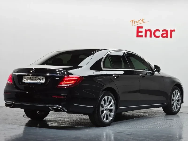 Mercedes-Benz E 300  4Matic Exclusive   , снимка 2 - Автомобили и джипове - 55136806