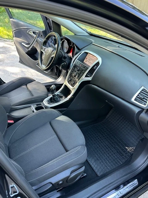 Opel Astra Sport Tourer LPG, снимка 16 - Автомобили и джипове - 55890075