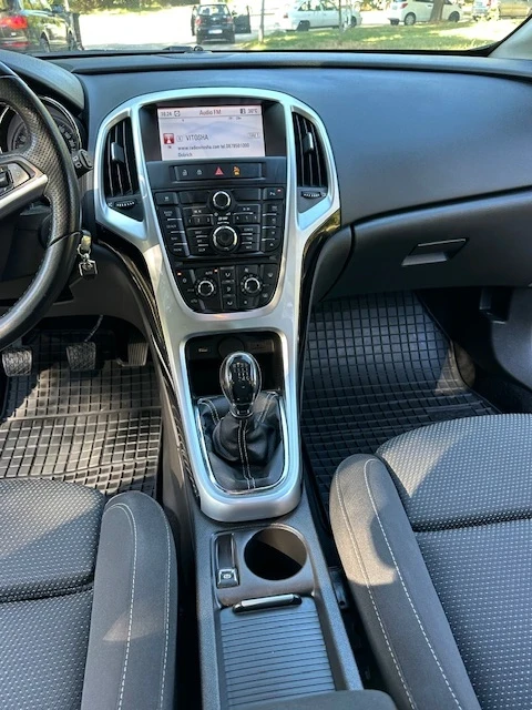 Opel Astra Sport Tourer LPG, снимка 14 - Автомобили и джипове - 55890075