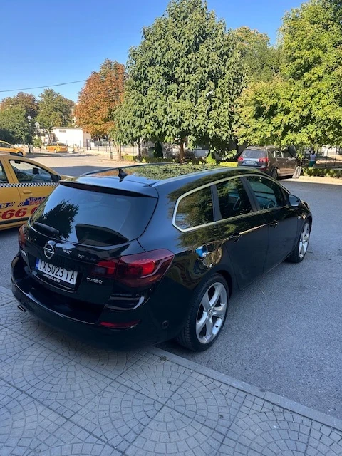 Opel Astra Sport Tourer LPG, снимка 8 - Автомобили и джипове - 55890075