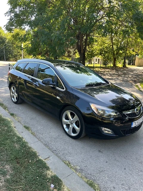 Opel Astra Sport Tourer LPG, снимка 2 - Автомобили и джипове - 55890075