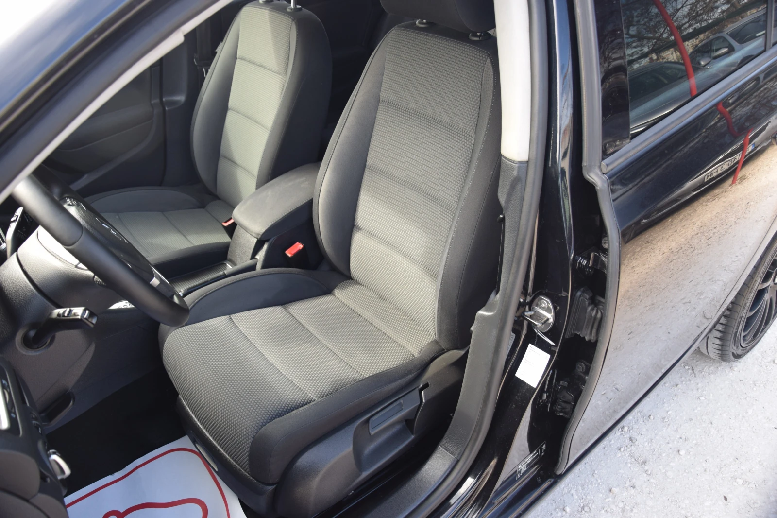 VW Golf 2, 0TDI  DSG - изображение 9