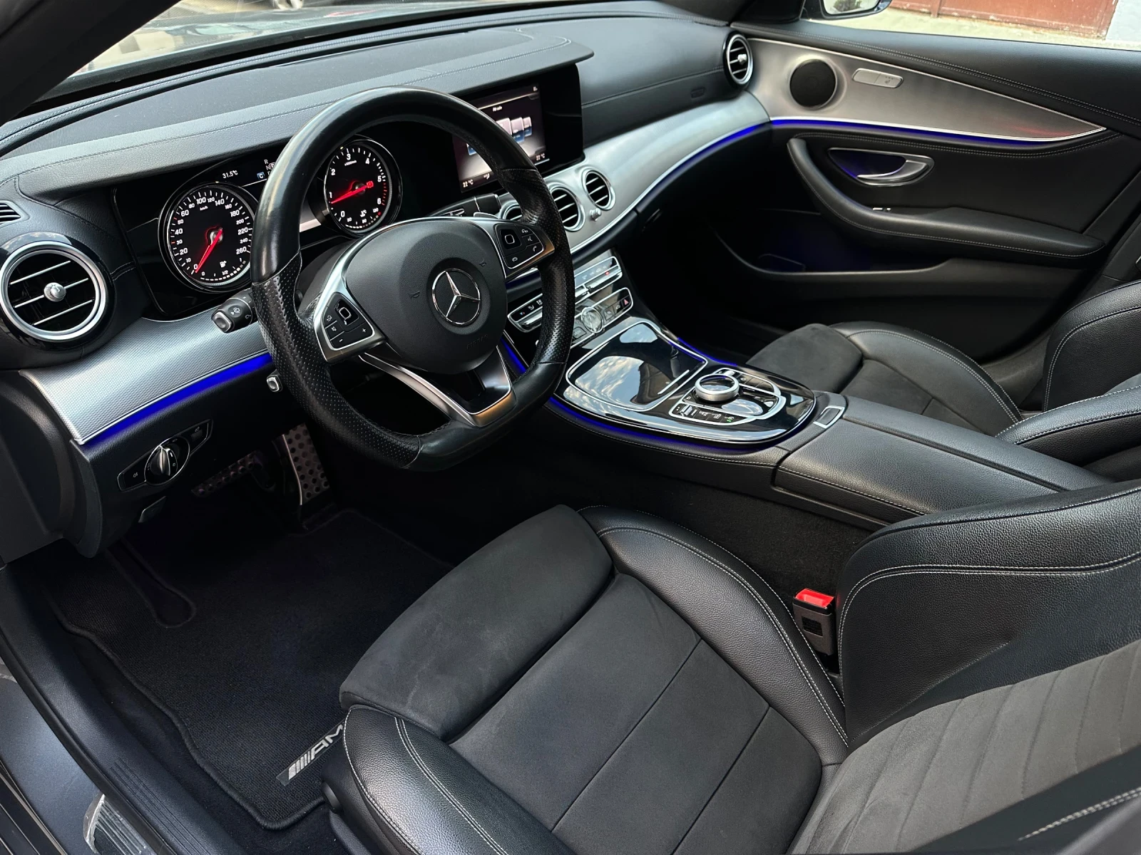 Mercedes-Benz E 220 d 4matic, снимка 8 - Автомобили и джипове - 53916712