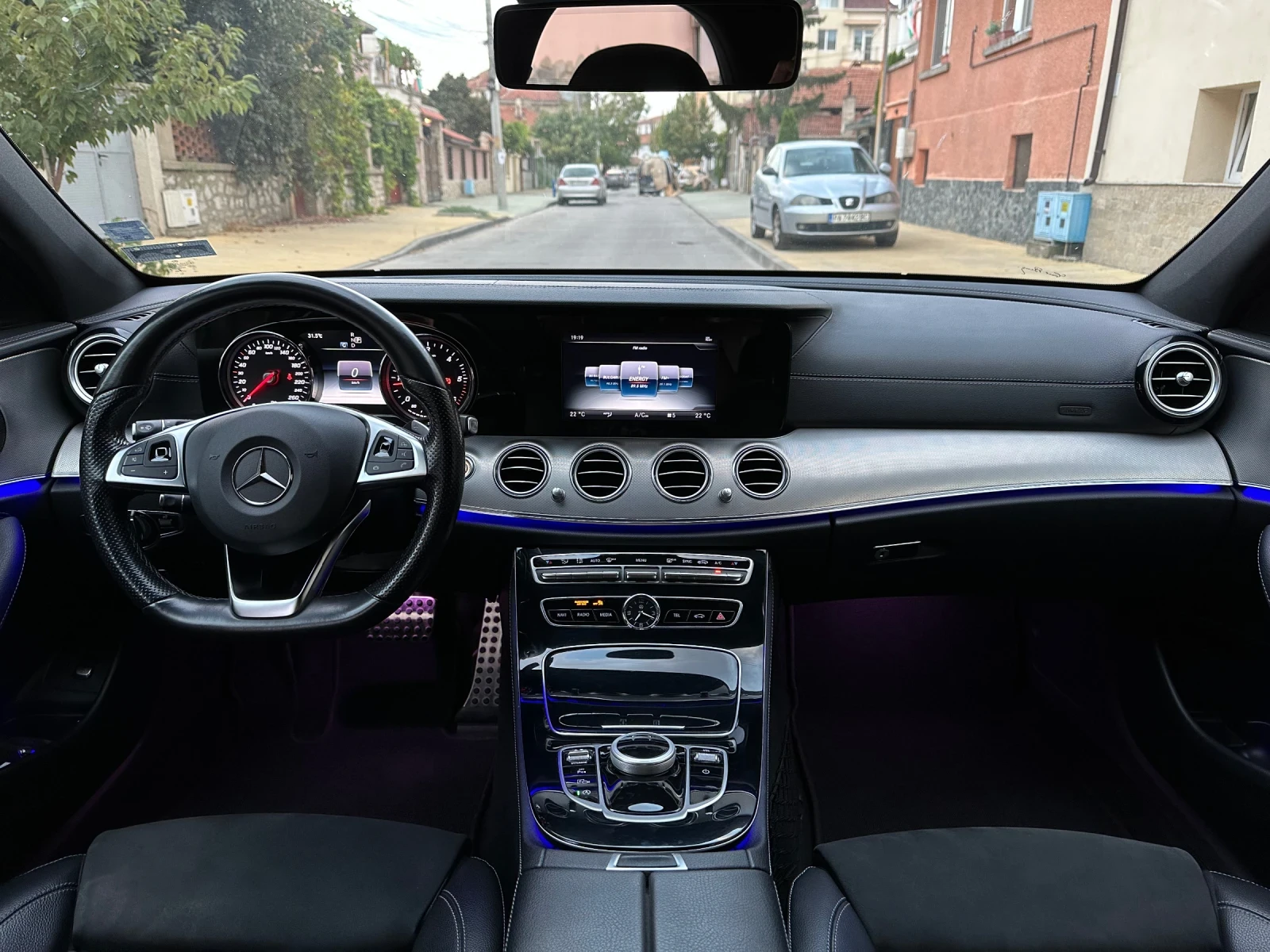 Mercedes-Benz E 220 d 4matic, снимка 10 - Автомобили и джипове - 53916712