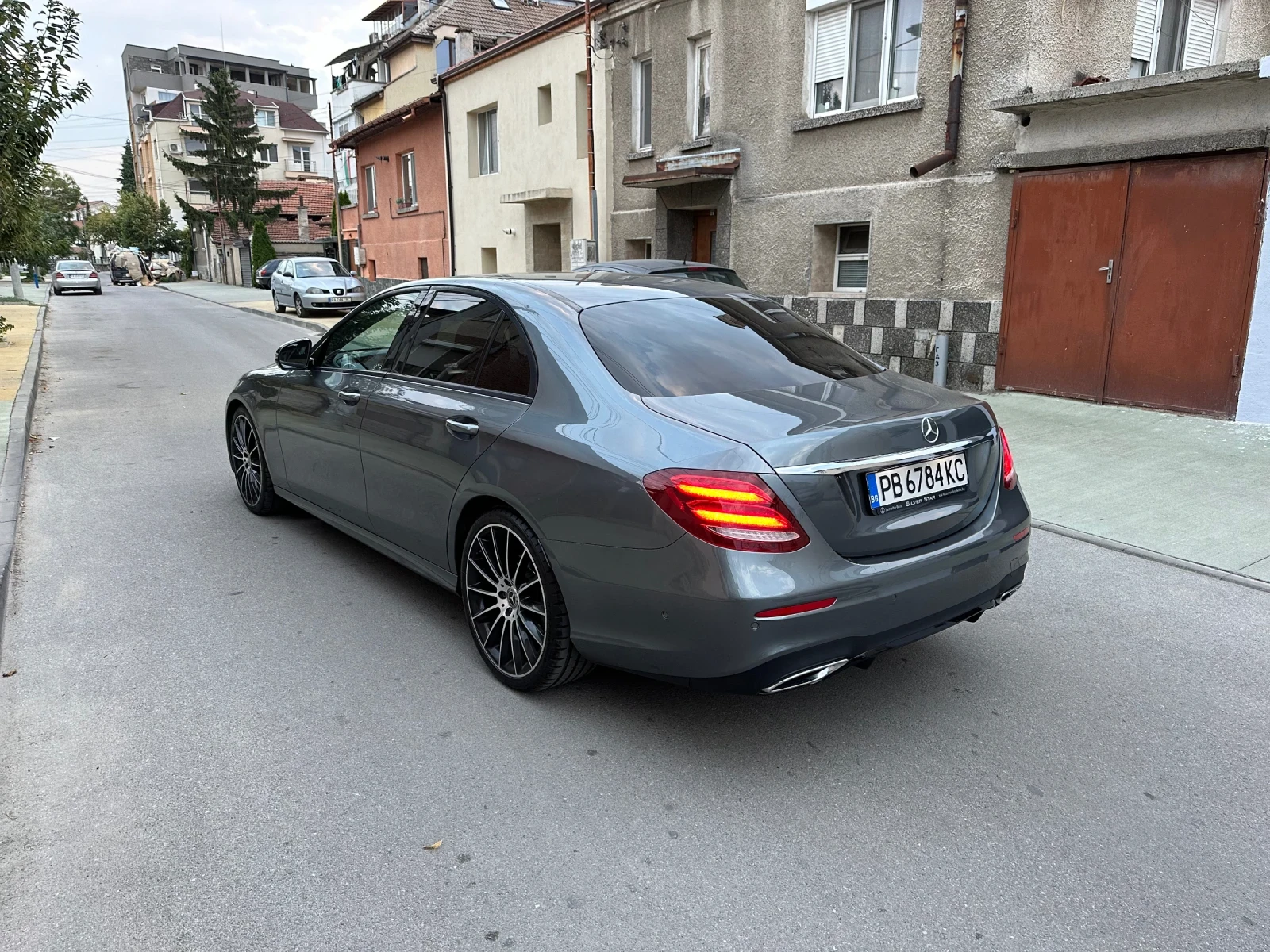 Mercedes-Benz E 220 d 4matic, снимка 4 - Автомобили и джипове - 53916712
