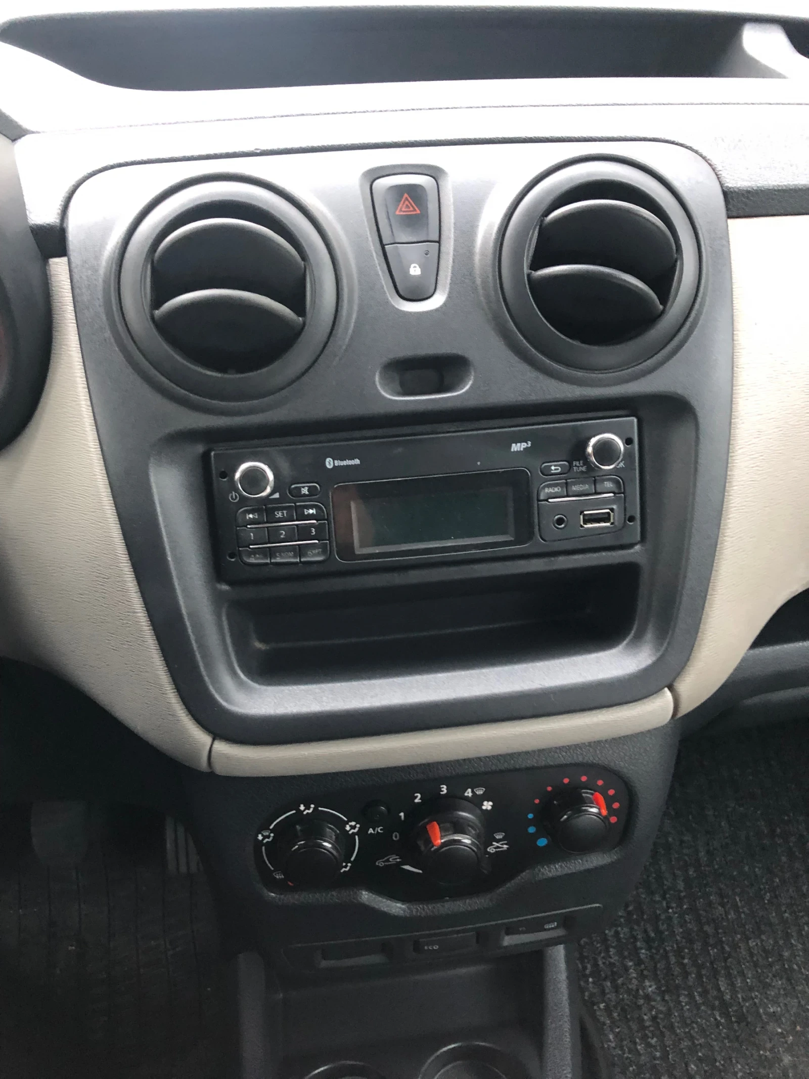 Dacia Dokker, снимка 8 - Автомобили и джипове - 54526750