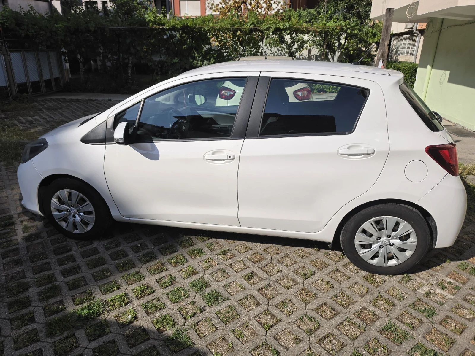 Toyota Yaris 1.0, снимка 2 - Автомобили и джипове - 55350703