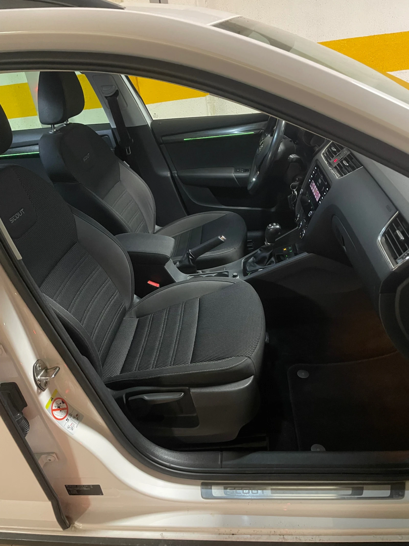 Skoda Octavia 2.0TDI 4x4 Automatic , снимка 11 - Автомобили и джипове - 55378274