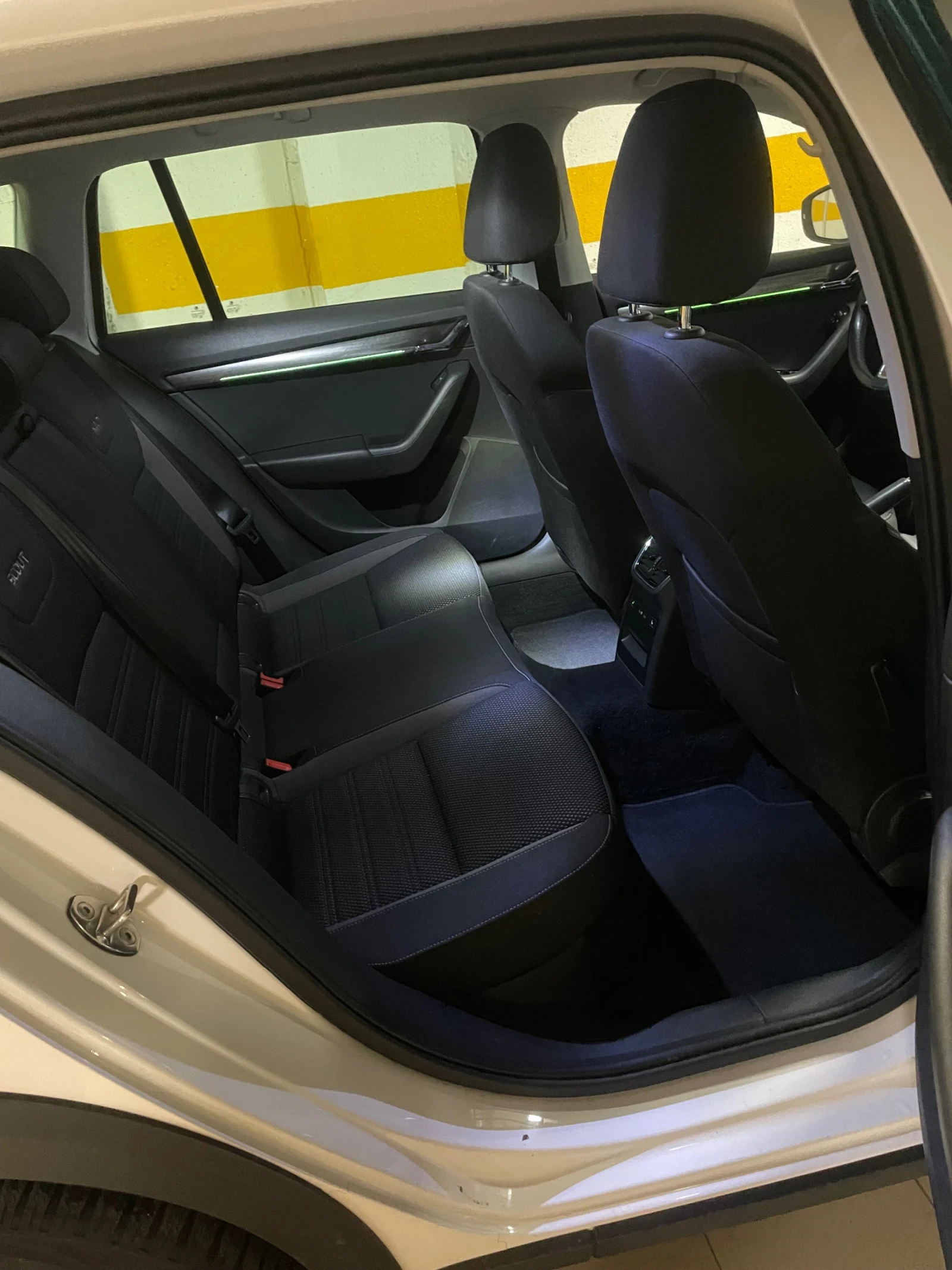 Skoda Octavia 2.0TDI 4x4 Automatic , снимка 12 - Автомобили и джипове - 55378274