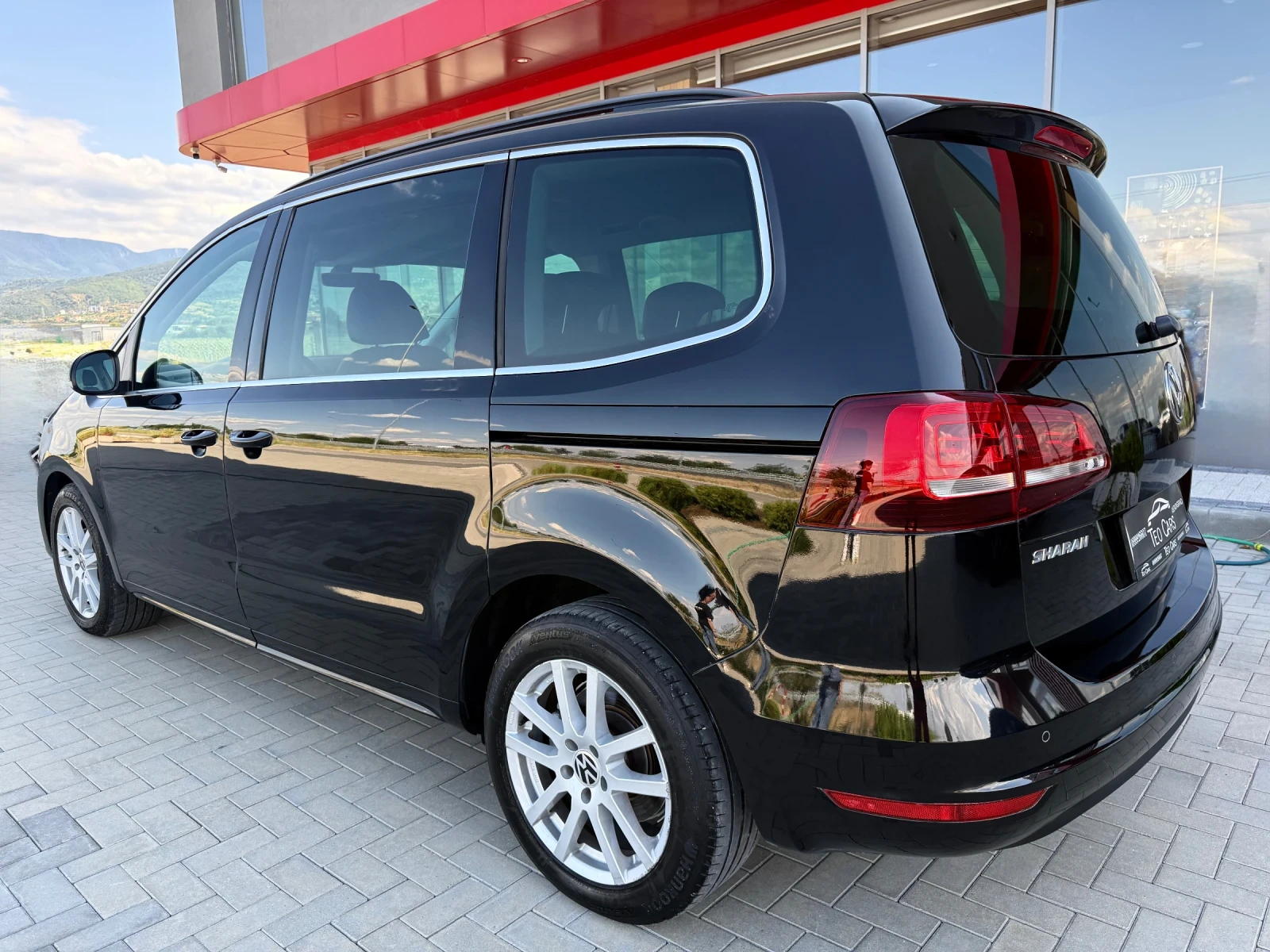 VW Sharan 2.0 TDI 150к.с FACELIFT / 6+ 1 / KOJA / NAVI , снимка 5 - Автомобили и джипове - 55397376