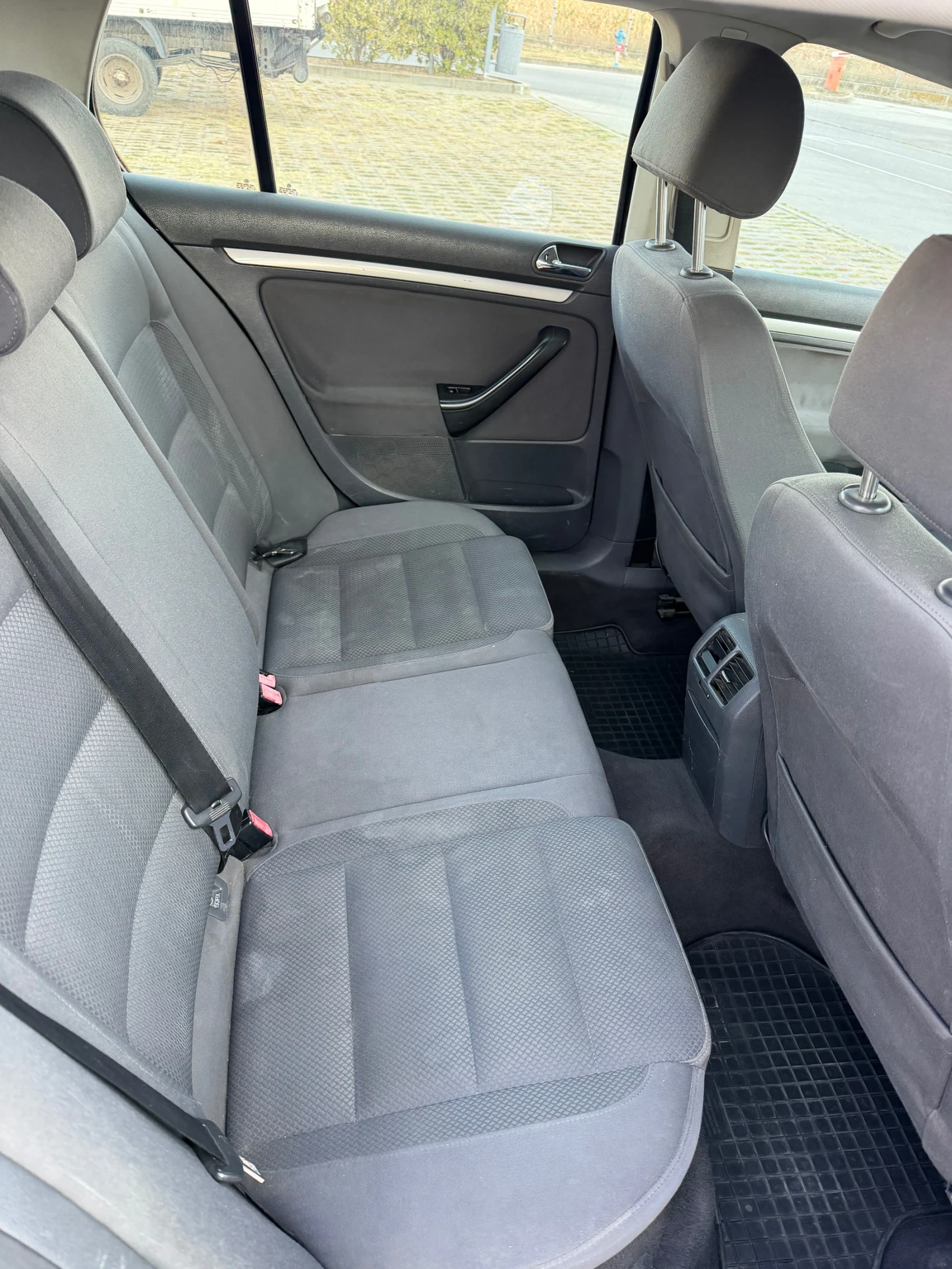 VW Golf 2.0 140 КОНЯ, снимка 9 - Автомобили и джипове - 55771508