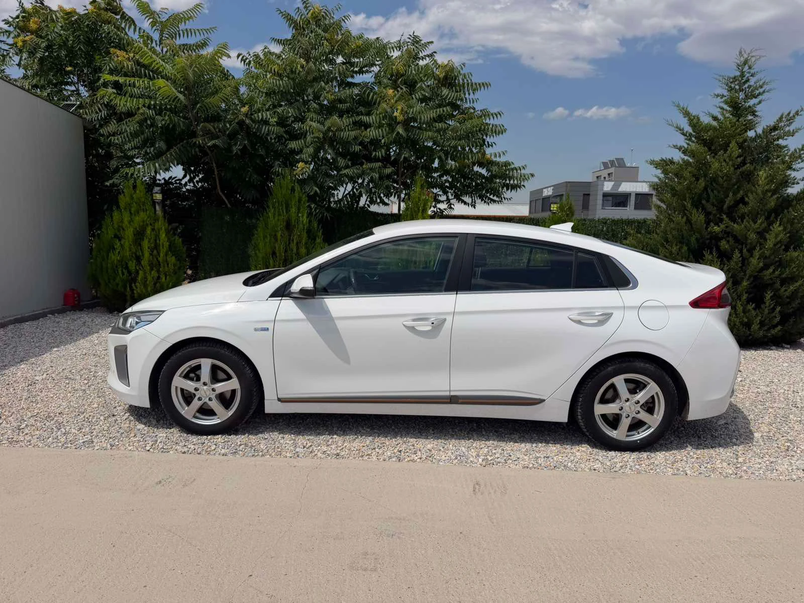 Hyundai Ioniq Premium, снимка 4 - Автомобили и джипове - 55989763