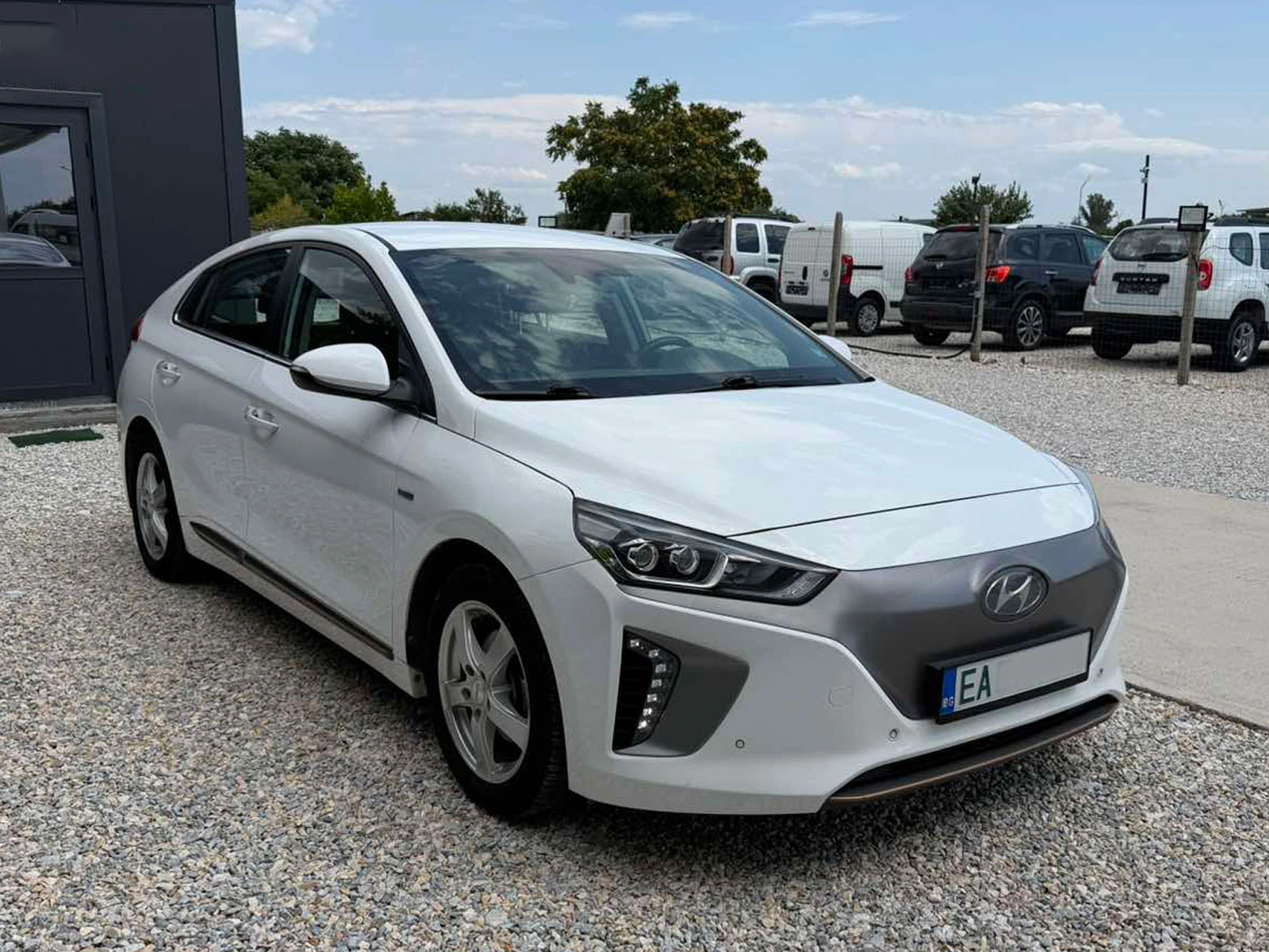 Hyundai Ioniq Premium, снимка 3 - Автомобили и джипове - 55989763