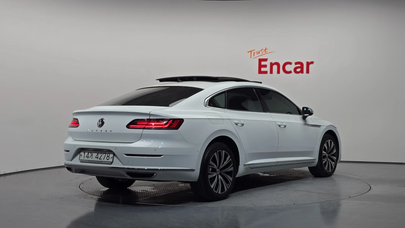 VW Arteon 2.0 TDI Premium | Шибедах | LED | HUD, снимка 2 - Автомобили и джипове - 56068346