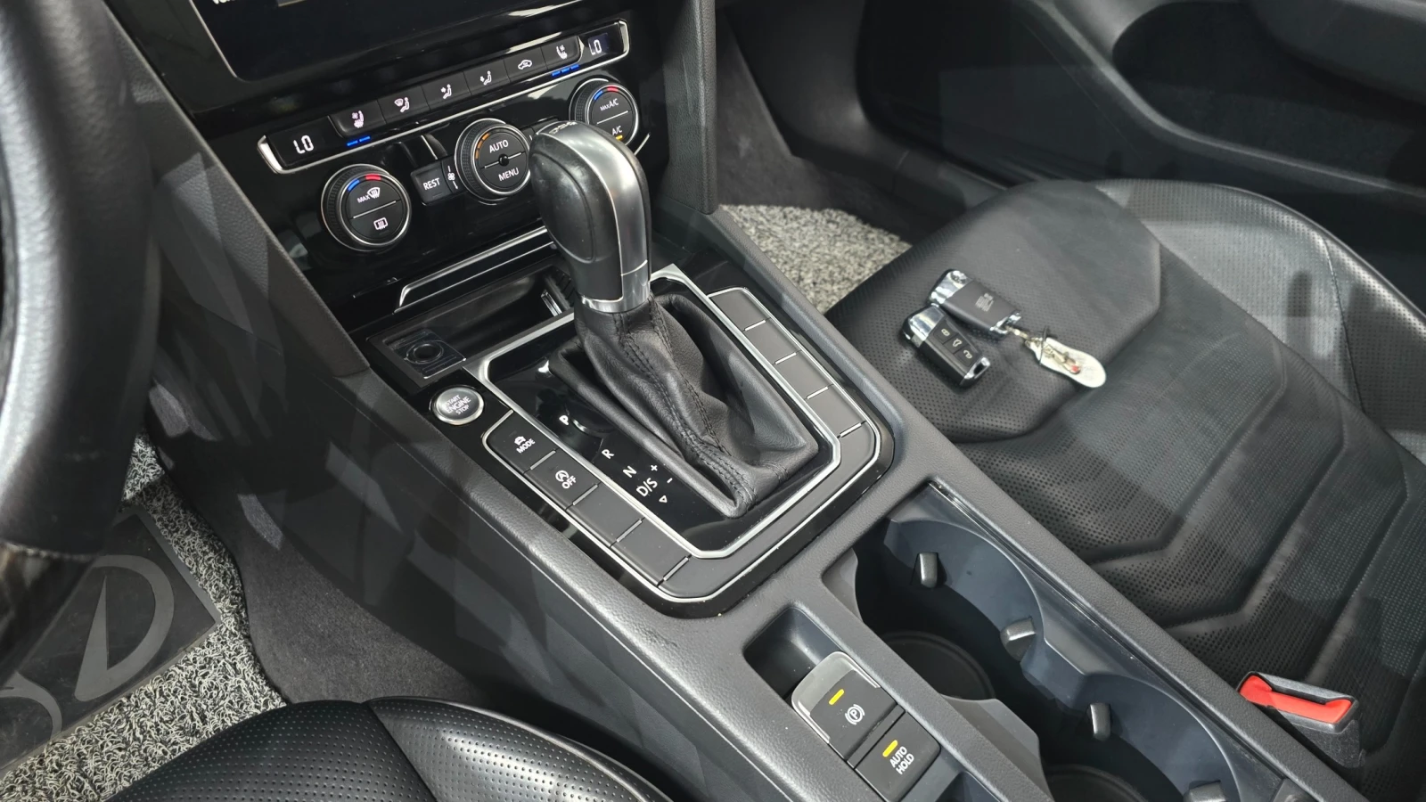 VW Arteon 2.0 TDI Premium | Шибедах | LED | HUD, снимка 8 - Автомобили и джипове - 56068346
