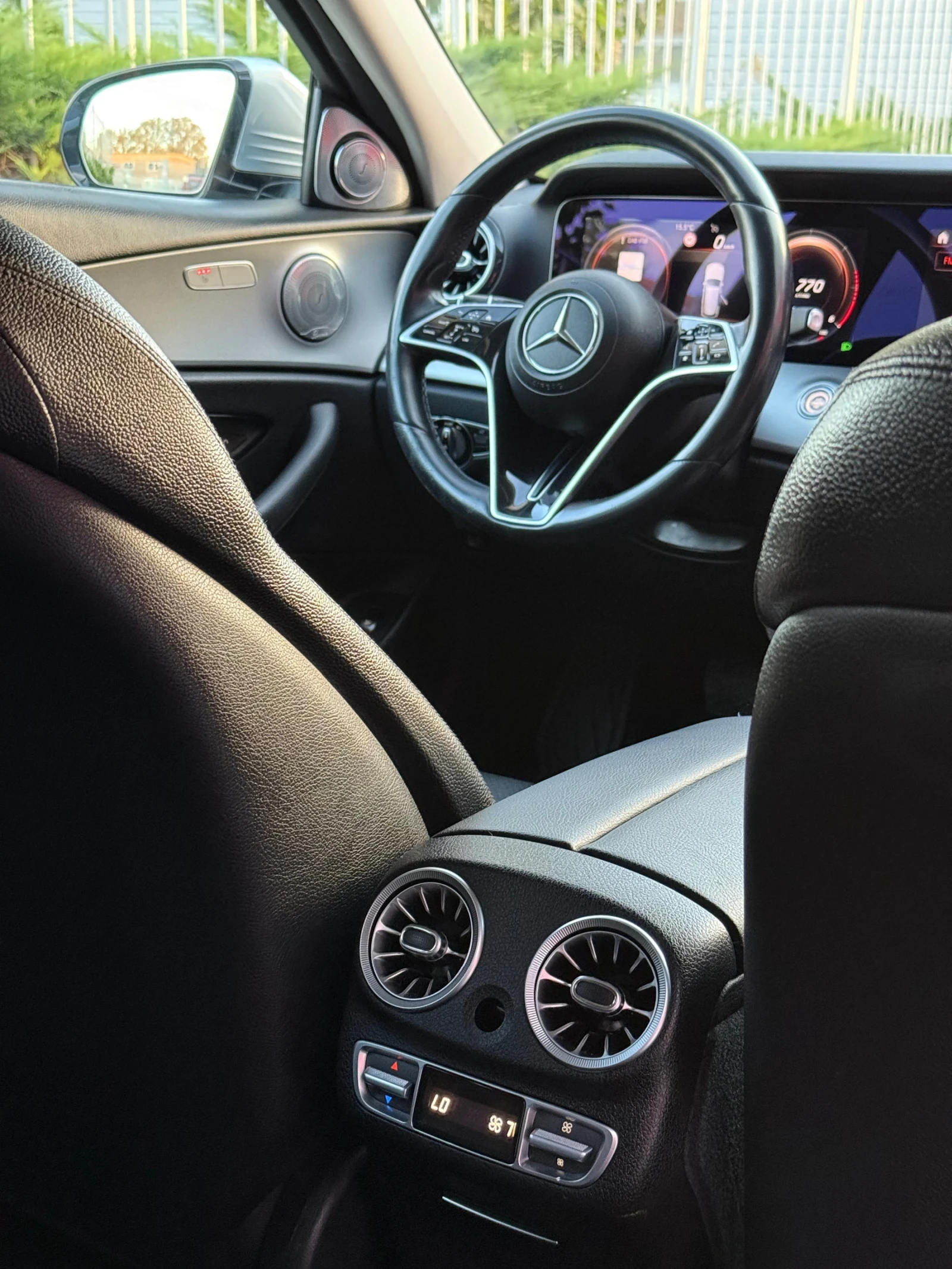 Mercedes-Benz E 220 9G-TRONIC* BURMESTER, снимка 7 - Автомобили и джипове - 56280903