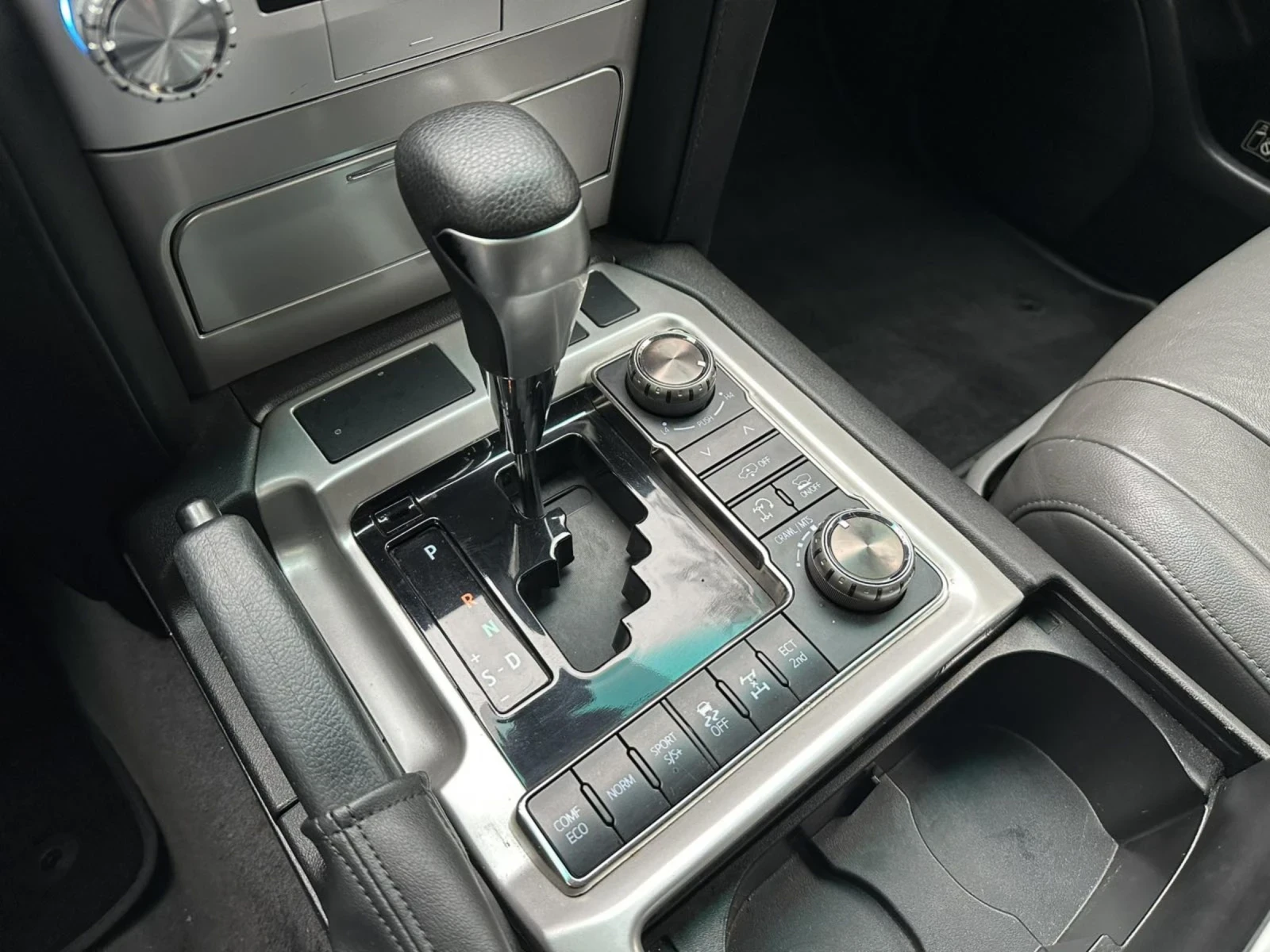 Toyota Land cruiser 200 / 4.5D / FACE 2020 | Mobile.bg   14