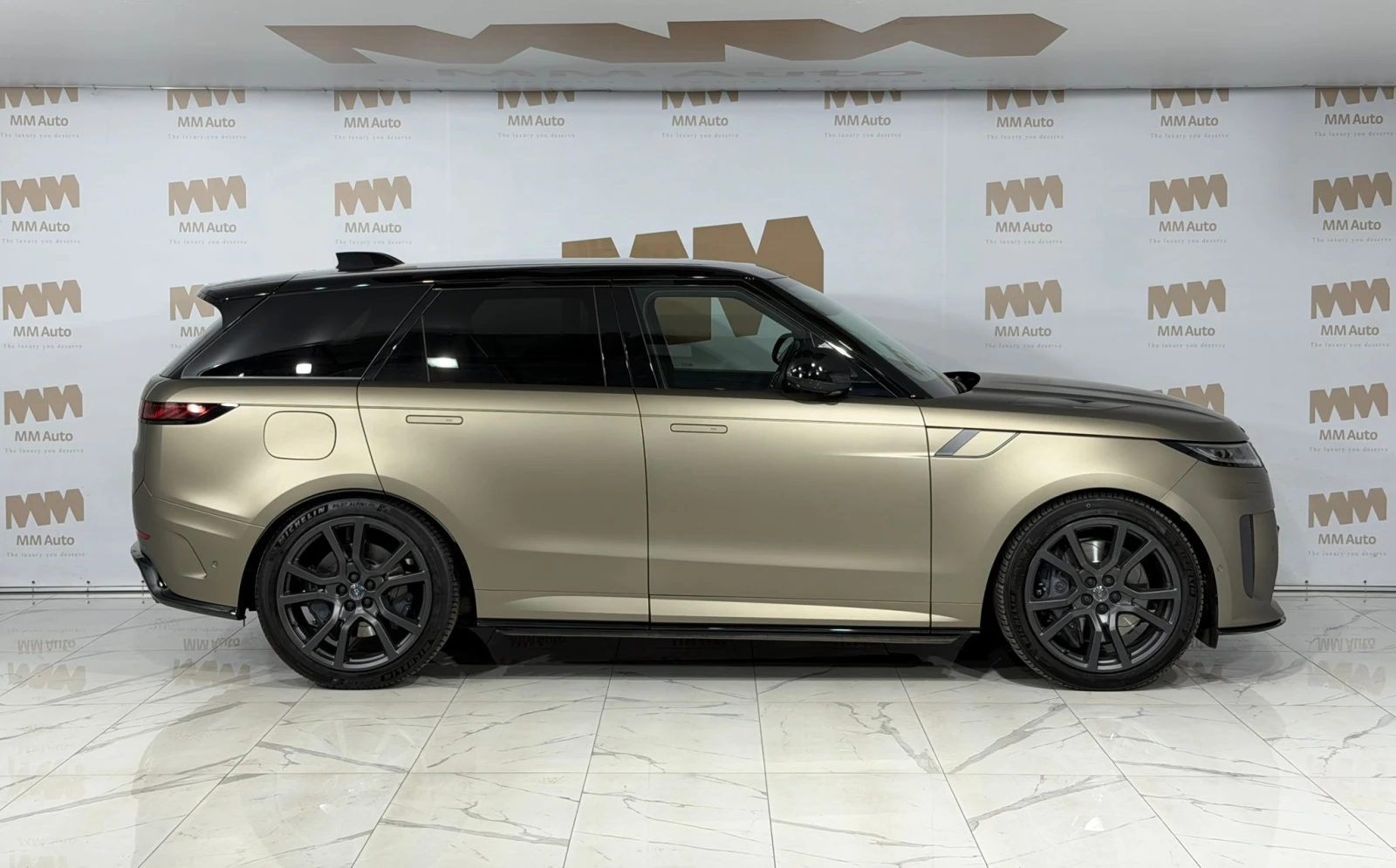 Land Rover Range Rover Sport P635 SV Carbon* HuD* Massage* Ventilation - изображение 2