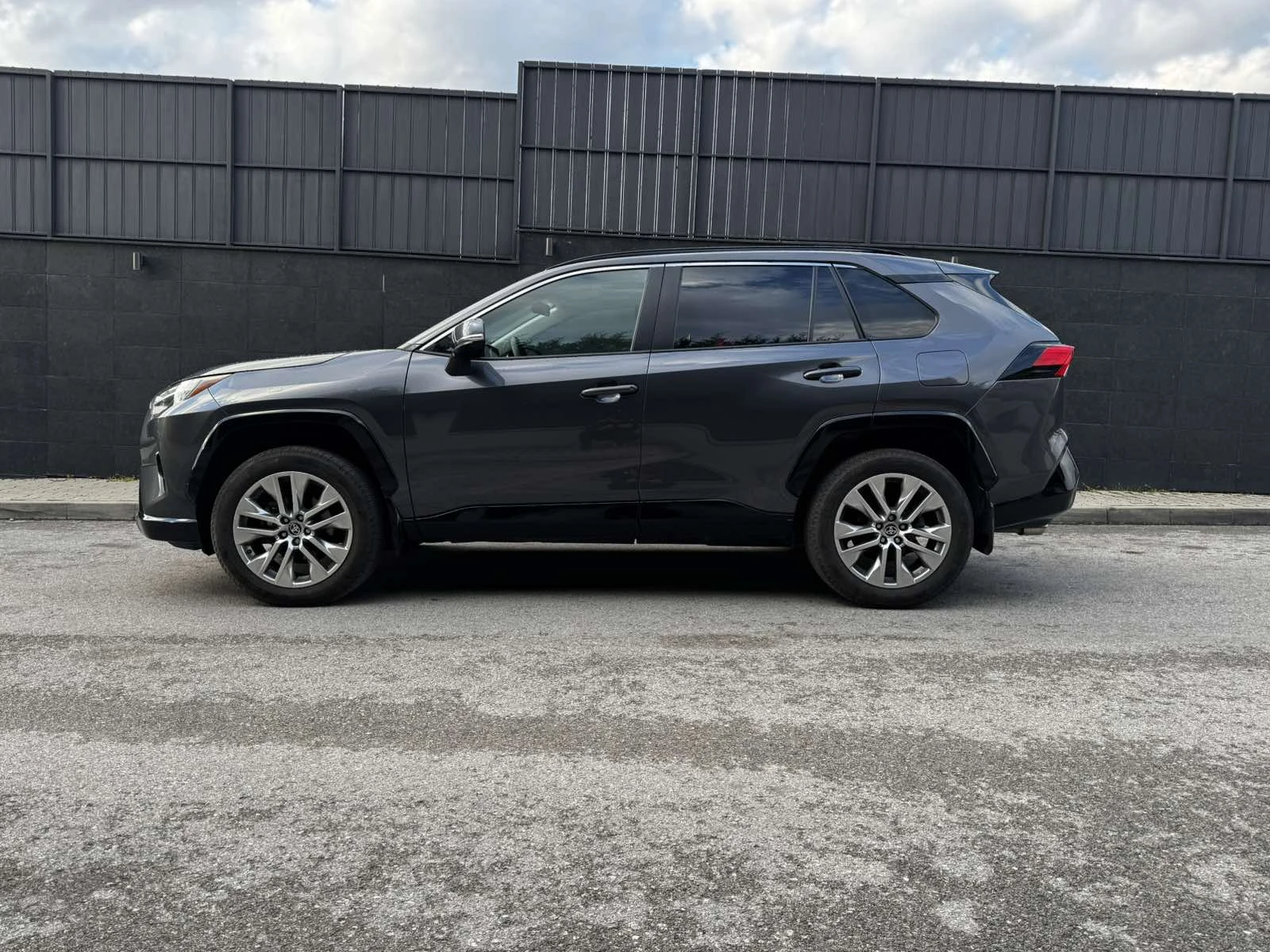 Toyota Rav4 XLE Premium AWD, Distronic, Кожа, JBL Audio, LED, снимка 5 - Автомобили и джипове - 54168544