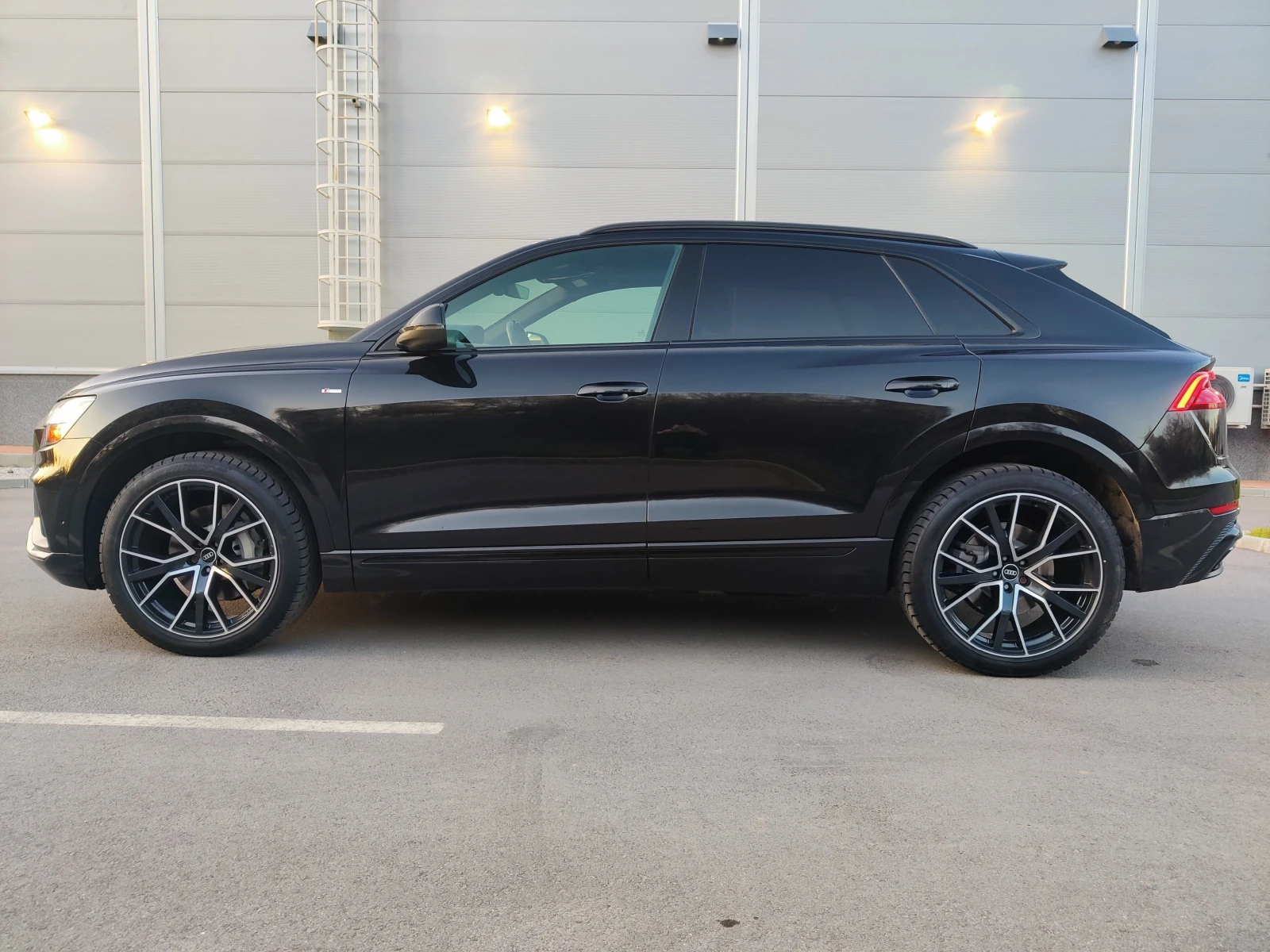 Audi Q8 55 TFSI QUATTRO BLACK OPTICS PRESTIGE S-LINE, снимка 2 - Автомобили и джипове - 54227836
