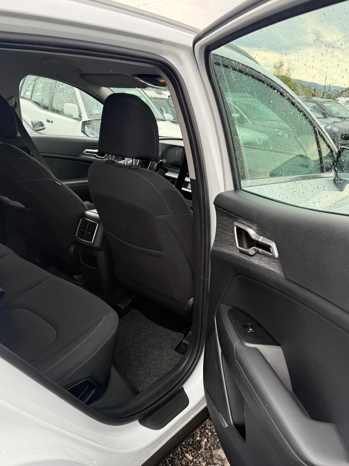 Kia Sportage 1.6 Газ/ Бензин, снимка 9 - Автомобили и джипове - 55743031