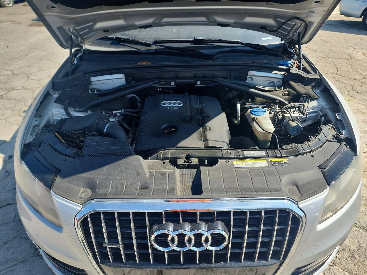 Audi Q5 2.0l Premium, снимка 12 - Автомобили и джипове - 56133799