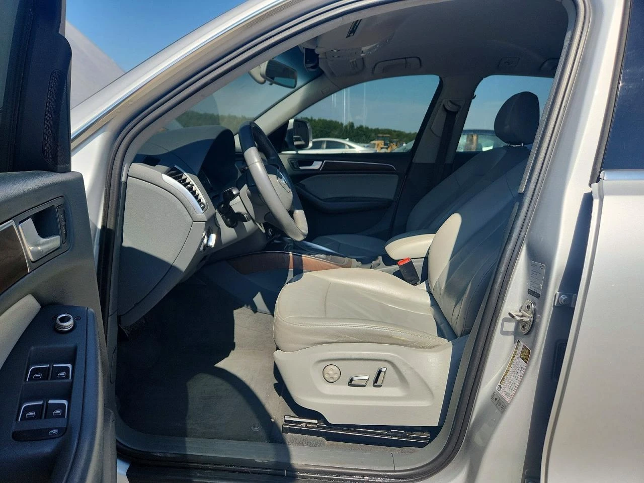 Audi Q5 2.0l Premium, снимка 7 - Автомобили и джипове - 56133799
