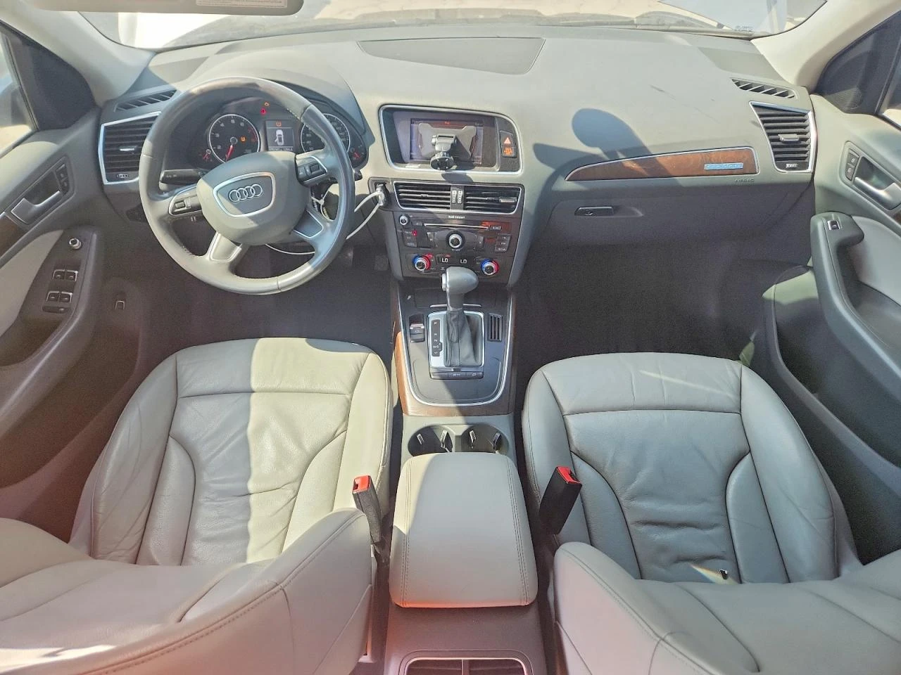 Audi Q5 2.0l Premium, снимка 8 - Автомобили и джипове - 56133799
