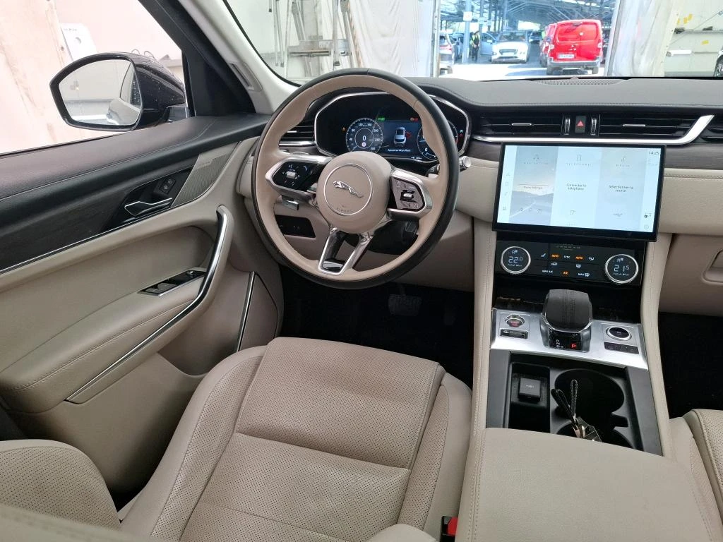 Jaguar F-PACE D200 BVA AWD Leather LED Navi, снимка 11 - Автомобили и джипове - 56711362