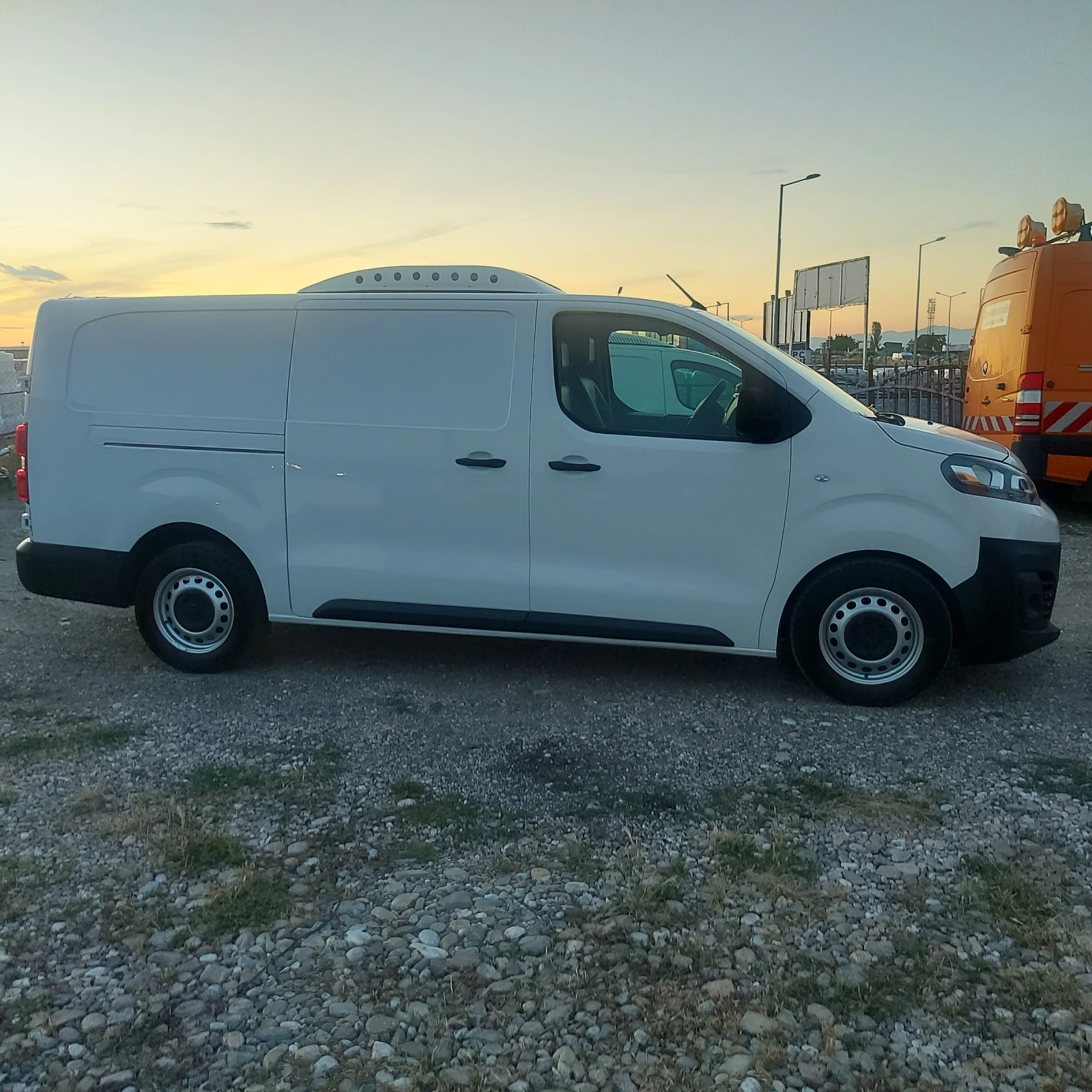 Citroen Jumpy хладилен с климатик, снимка 2 - Бусове и автобуси - 54991742