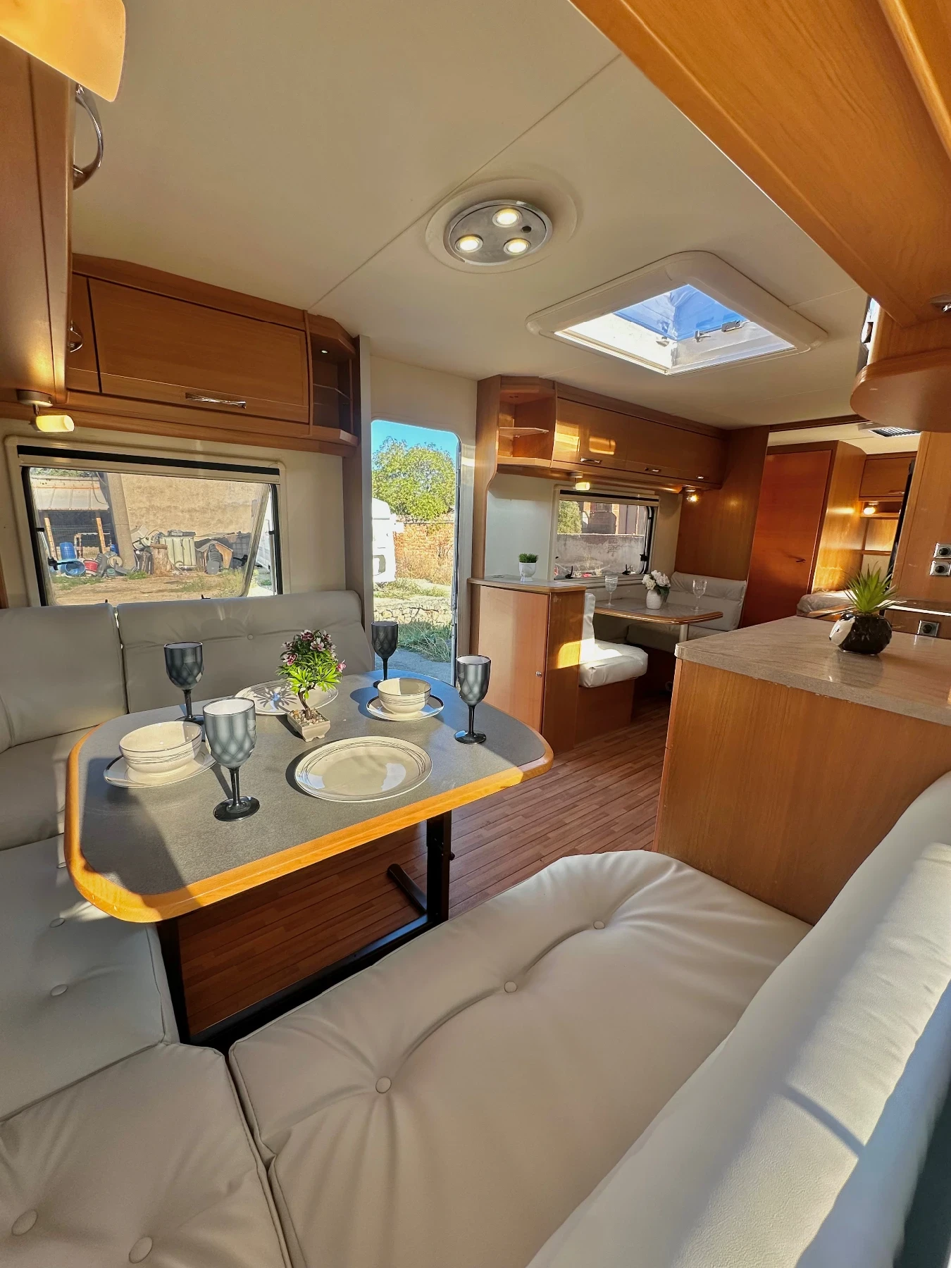 Каравана Tabbert Princess 680 | НОВ ВНОС| БАНЯ И WC| Регистрирана| , снимка 6 - Каравани и кемпери - 56082495