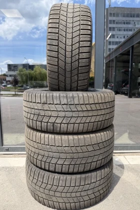 Гуми Зимни 245/40R19, снимка 1