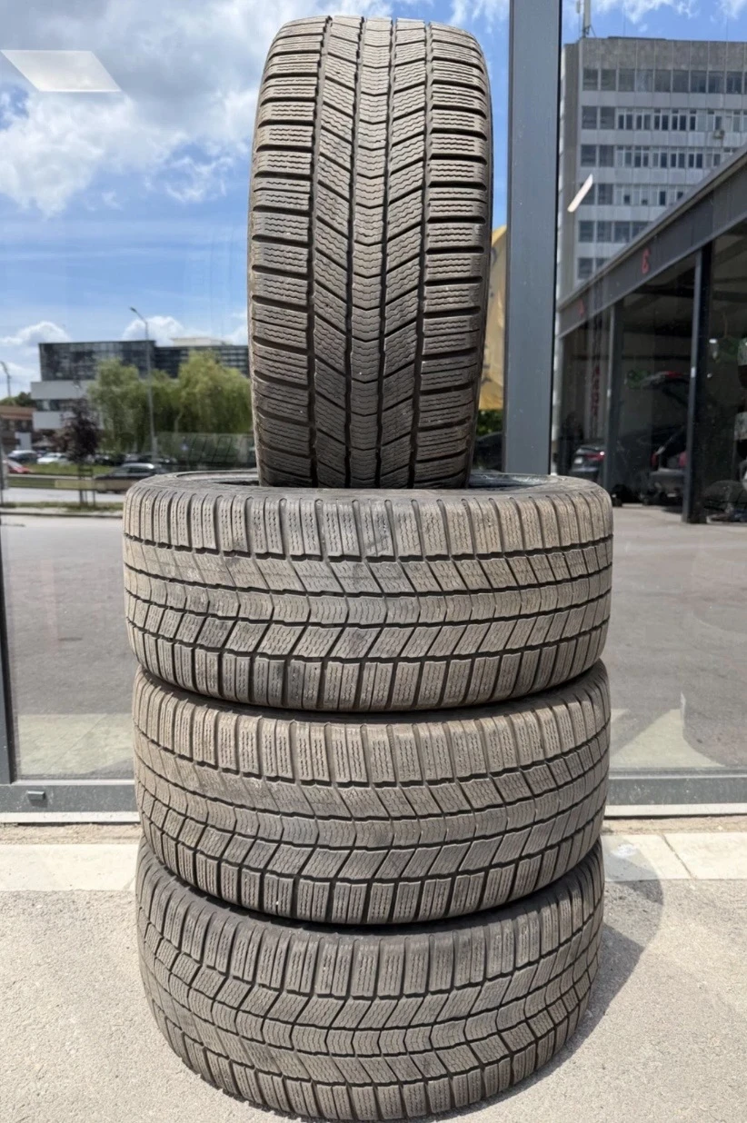 Гуми Зимни 245/40R19