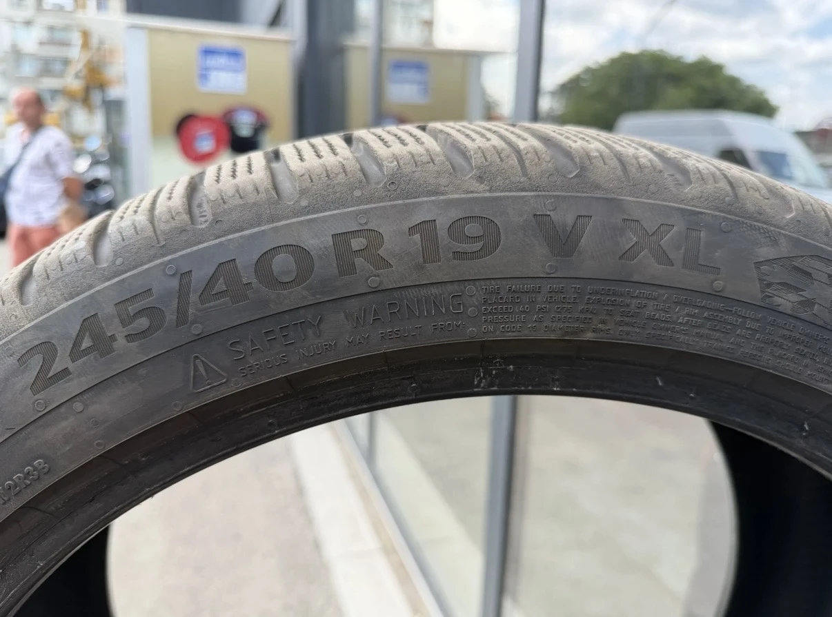 Гуми Зимни 245/40R19, снимка 5 - Гуми и джанти - 55968405
