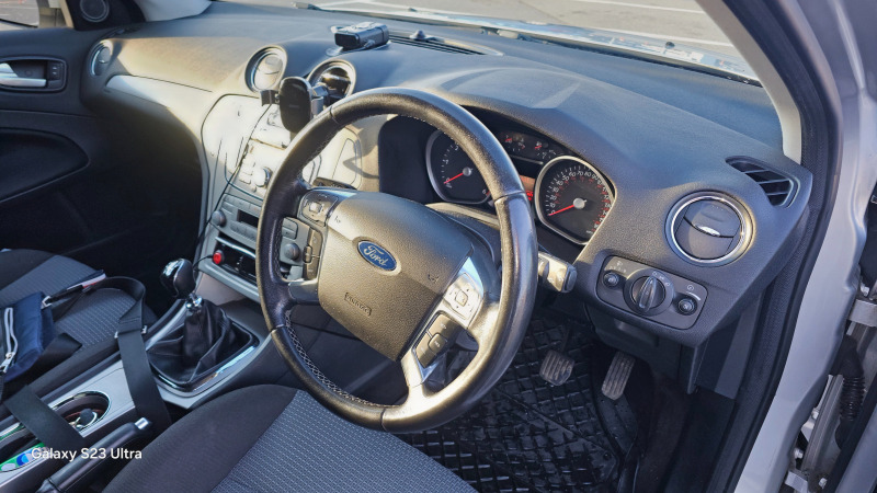 Ford Mondeo 1.8 TDCI 125 десен волан , снимка 14 - Автомобили и джипове - 46348944