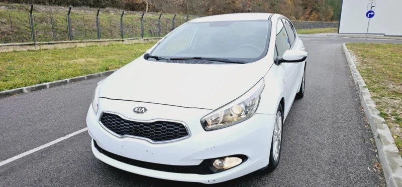 Kia Ceed 1.7 2018г , снимка 11 - Автомобили и джипове - 47938806