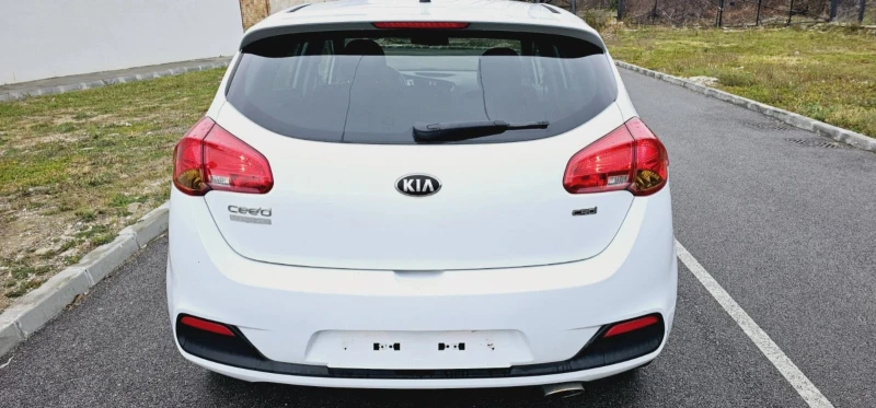 Kia Ceed 1.7 2018г , снимка 3 - Автомобили и джипове - 47938806