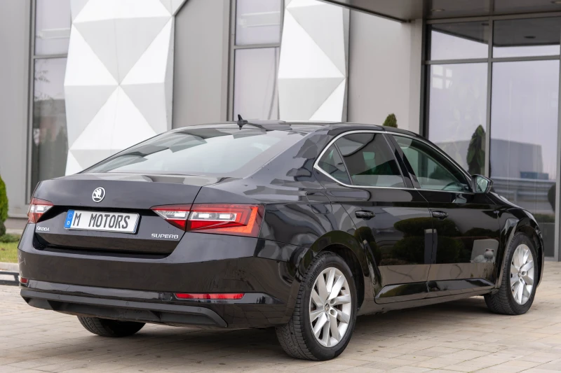 Skoda Superb 2.0 TDI 190кс. Keyless Distronic DSG 7 , снимка 8 - Автомобили и джипове - 48429237