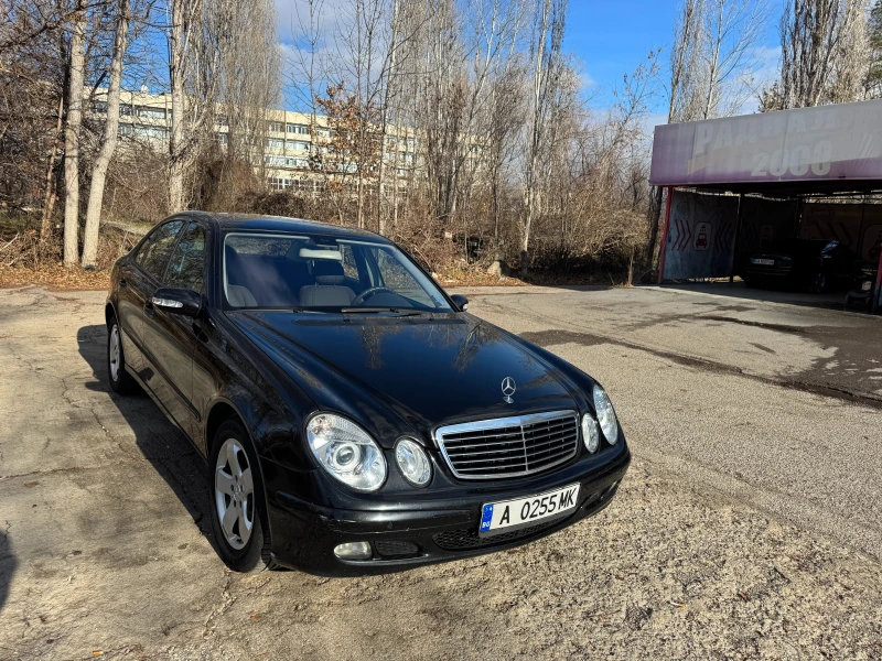 Mercedes-Benz E 220, снимка 1 - Автомобили и джипове - 48434614